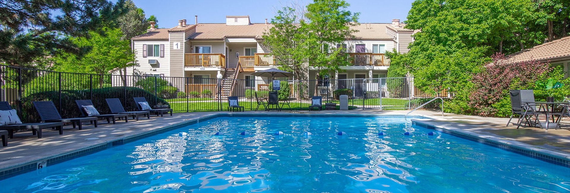 Knollwood Apartments Pool