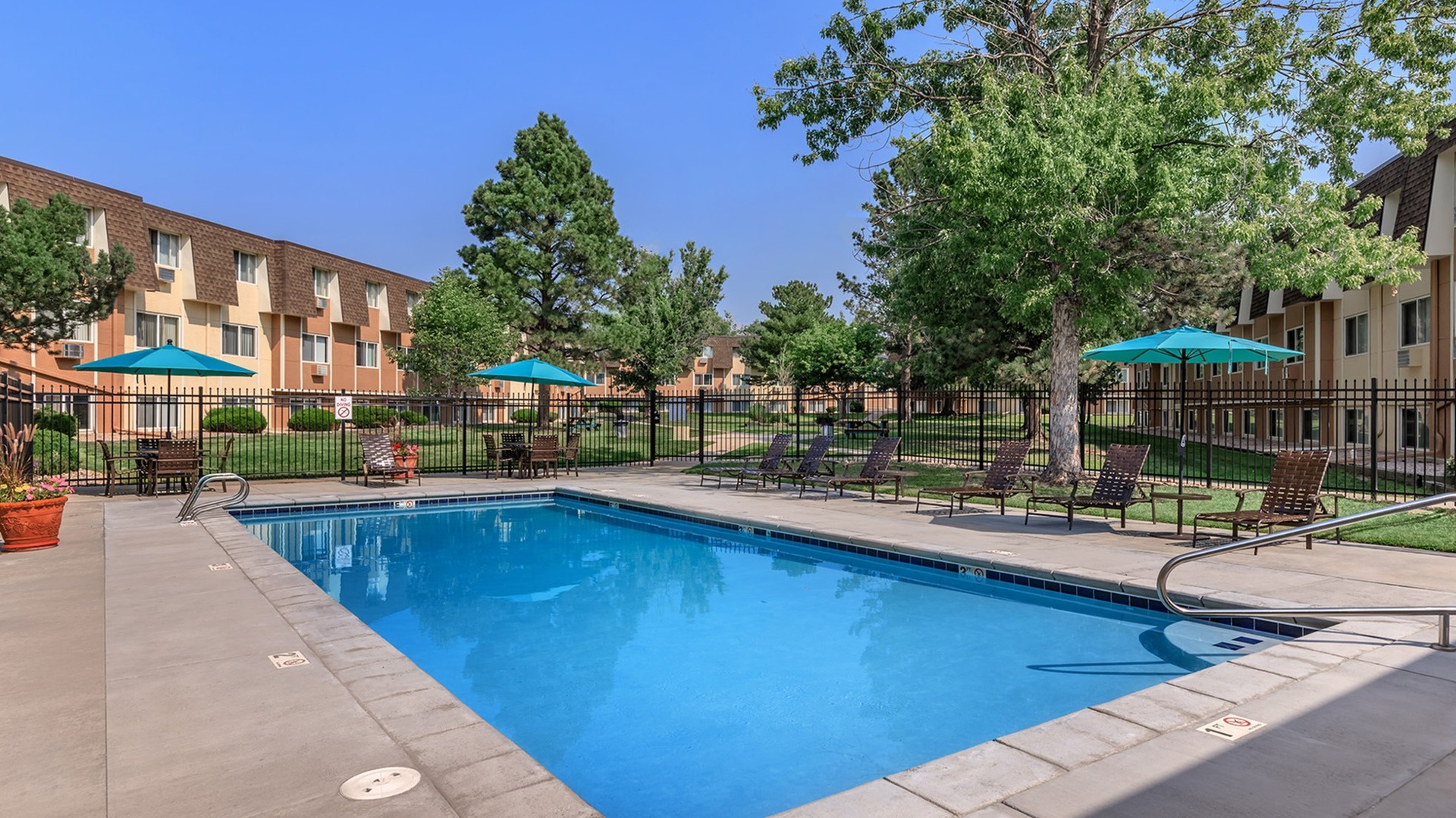Pine Crest Apartments swimming pool and courtyard
