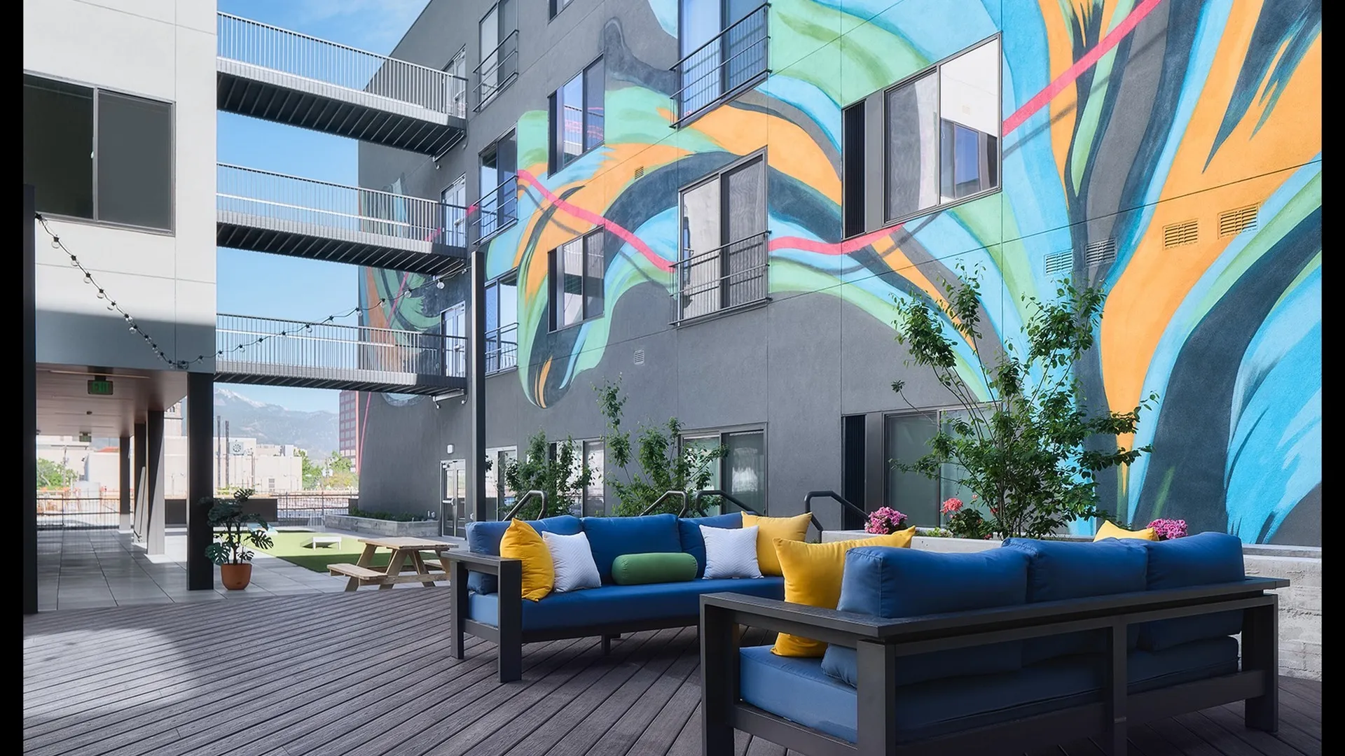 VIM Apartments Courtyard deck