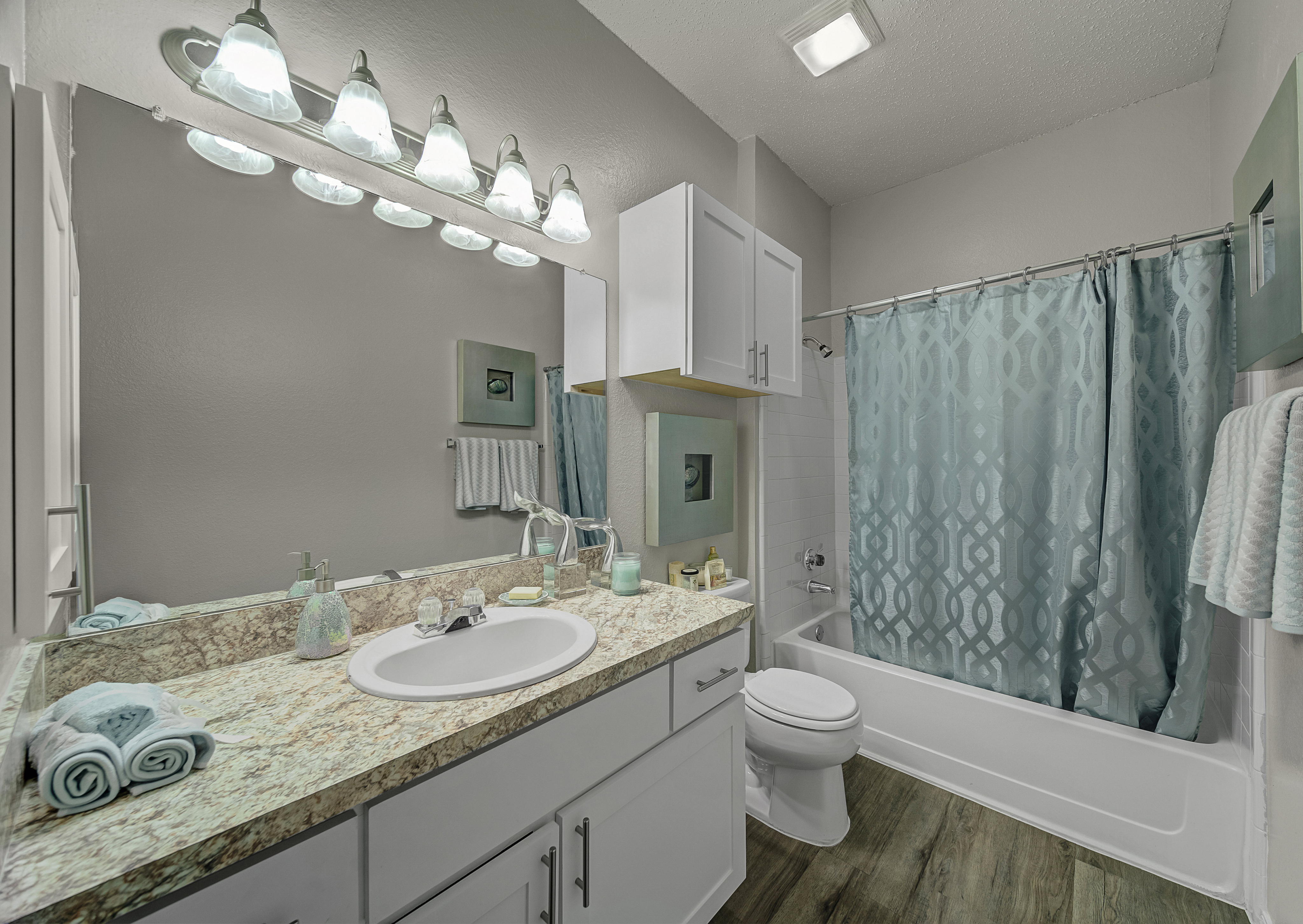 Verandah at Valley Ranch bathroom