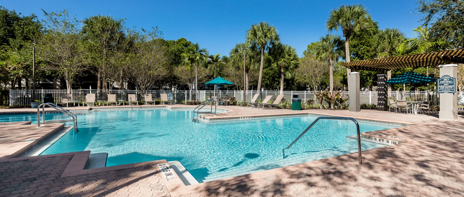 Emerald Lake apartments for rent in Palm Springs, Florida