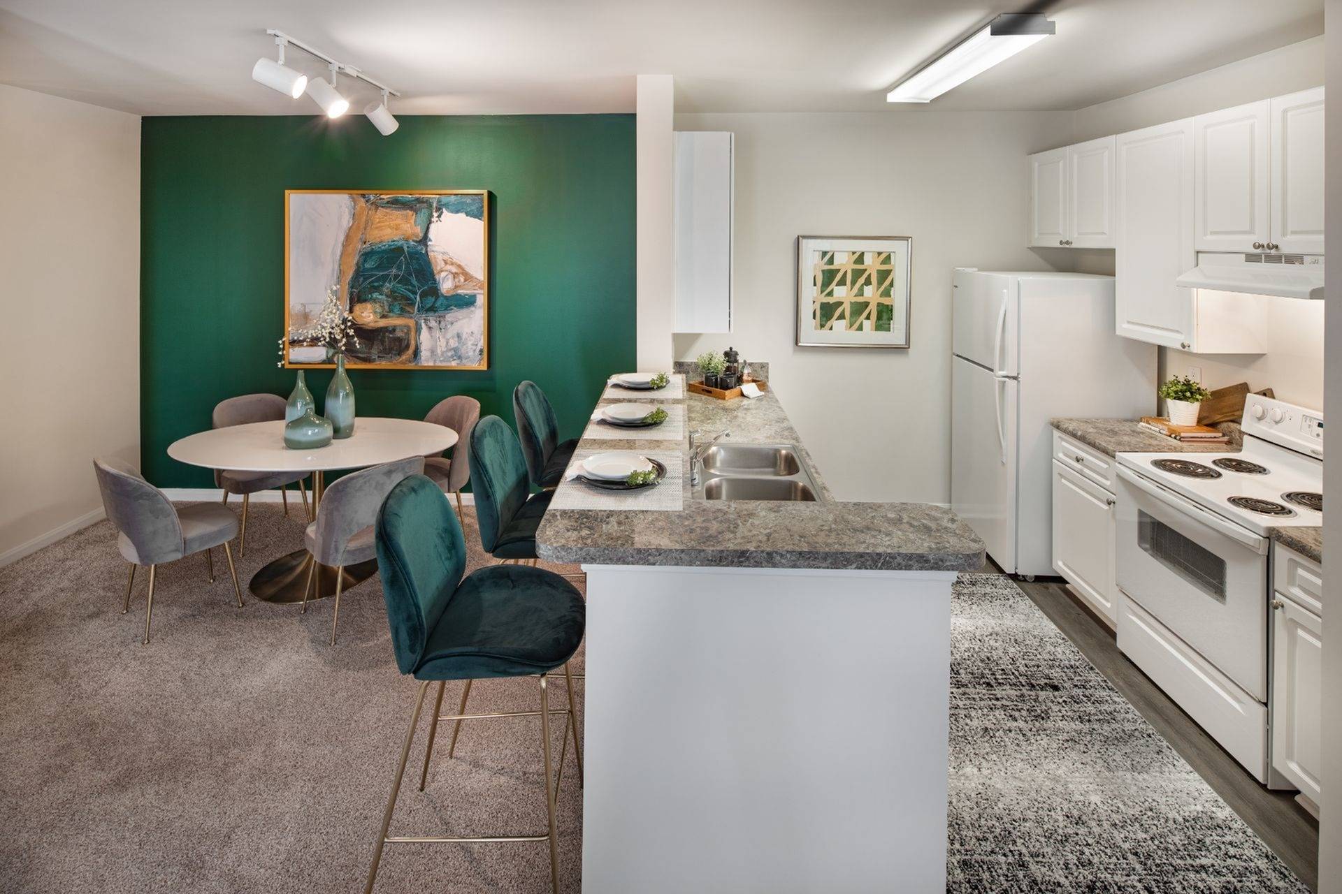 Kitchen and Dining Room | Apartments in Cumming, GA | Summit Crossing