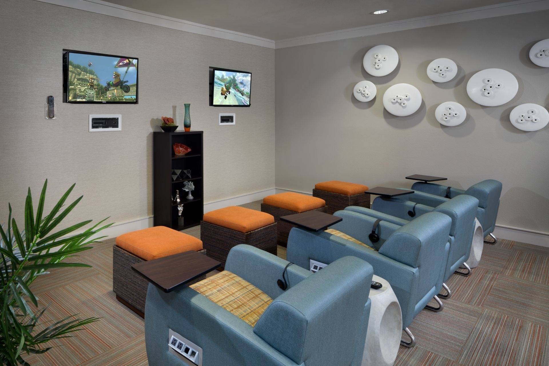 Resident Lounge | Apartment Homes in Bradenton, FL | Venue at Lakewood Ranch