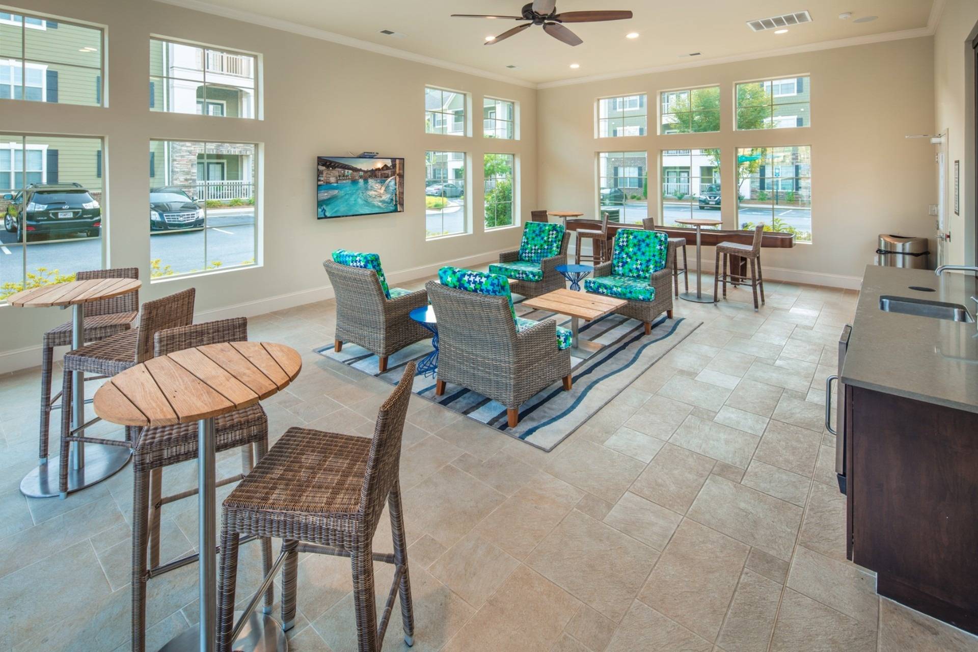 Clubhouse Seating | Apartments in Tucker, GA | Green Park