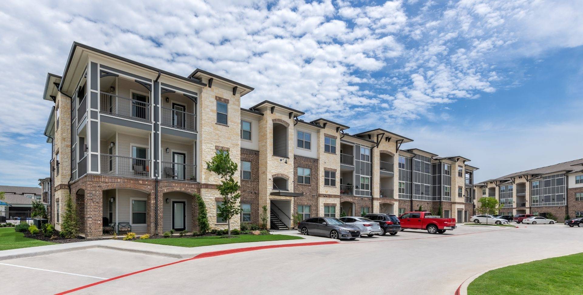 Apartments Exterior and Parking Lot | Apartments in Fort Worth, TX | Alleia at Presidio