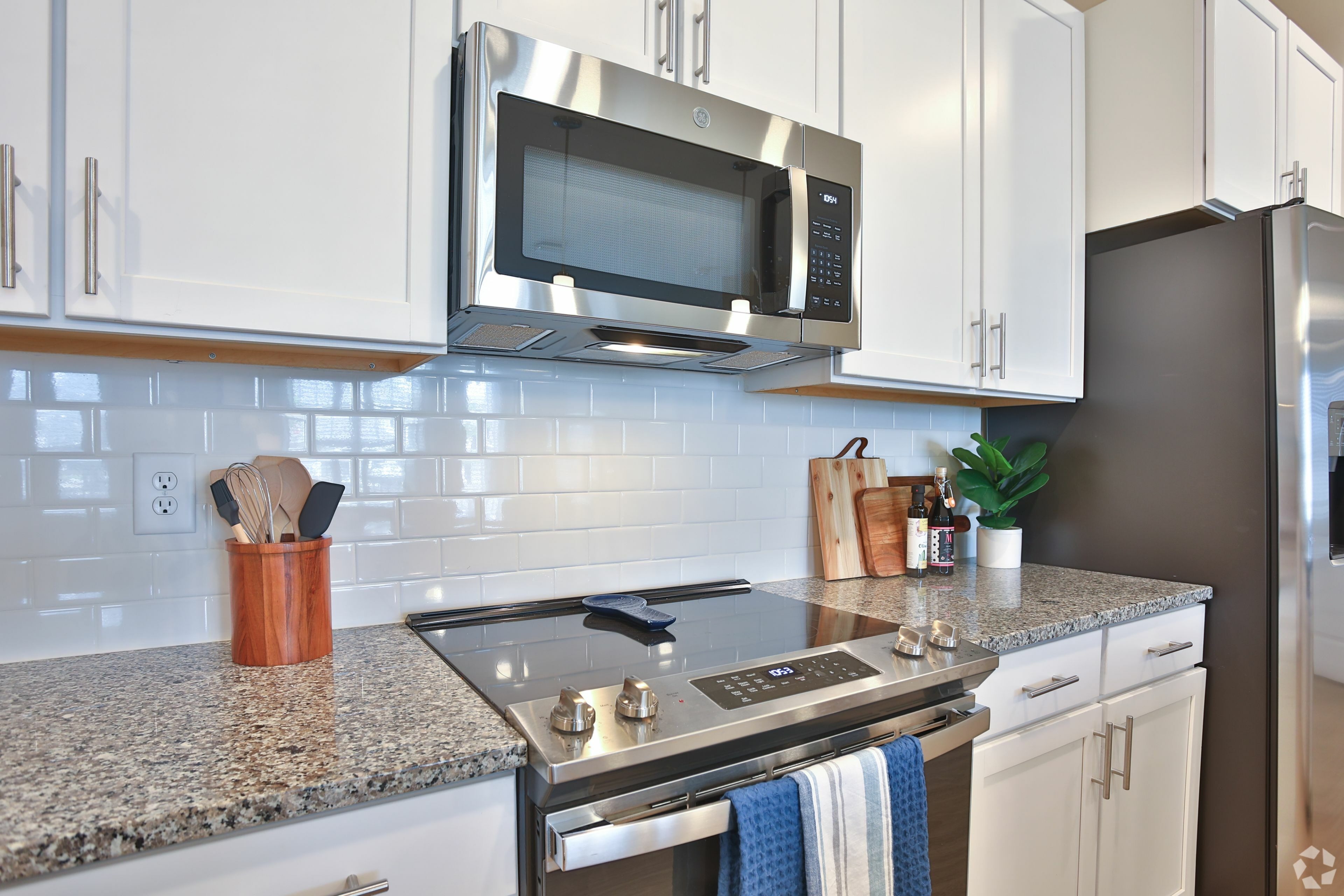 The Shoals Greenville SC Apartments | kitchen