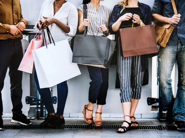 friends shopping