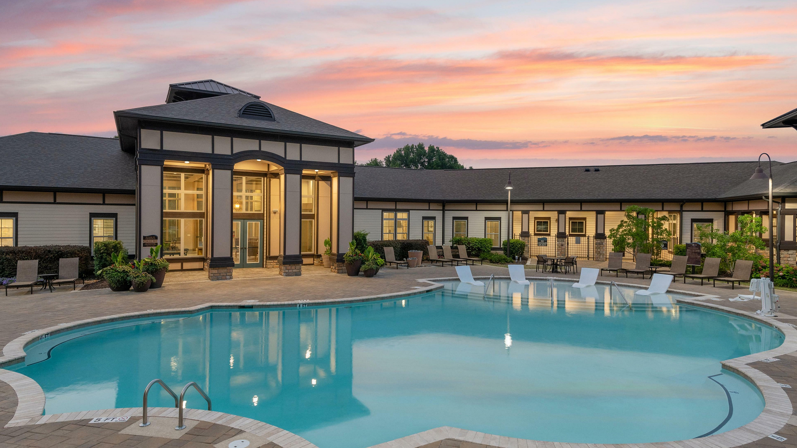 The sparkling pool and sundeck
