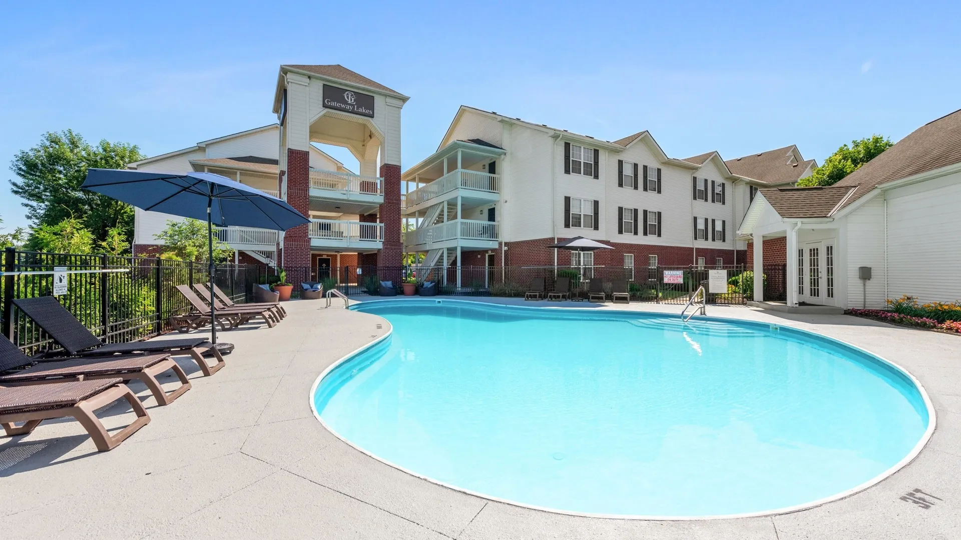 Gateway Lakes Swimming Pool