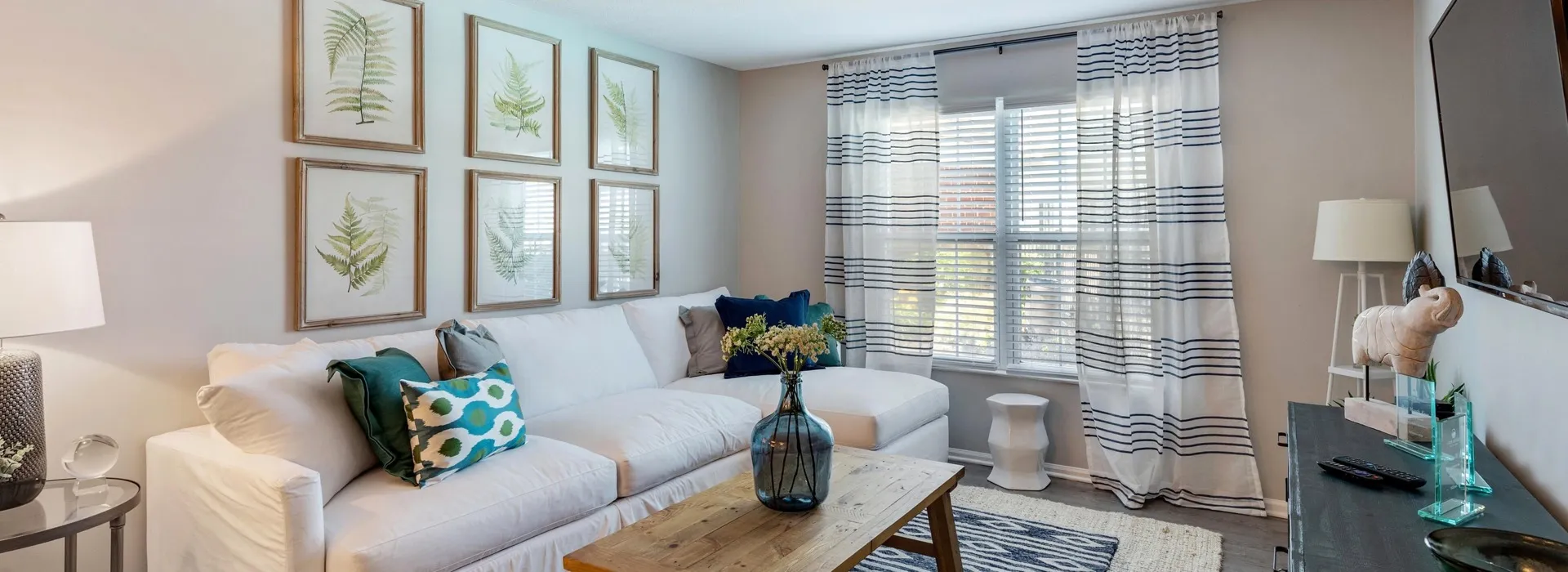 Gateway Lakes Living Room