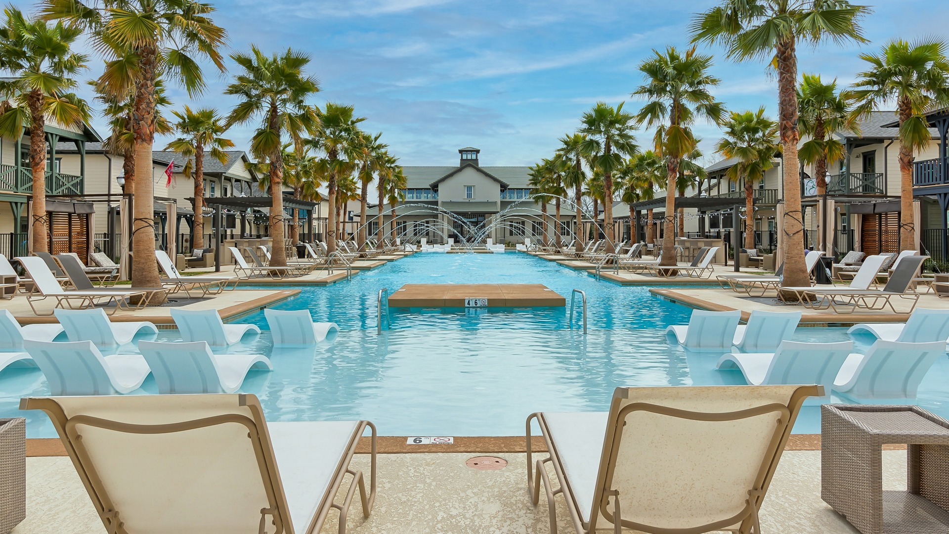 Arlington Cottages and Townhomes Pool