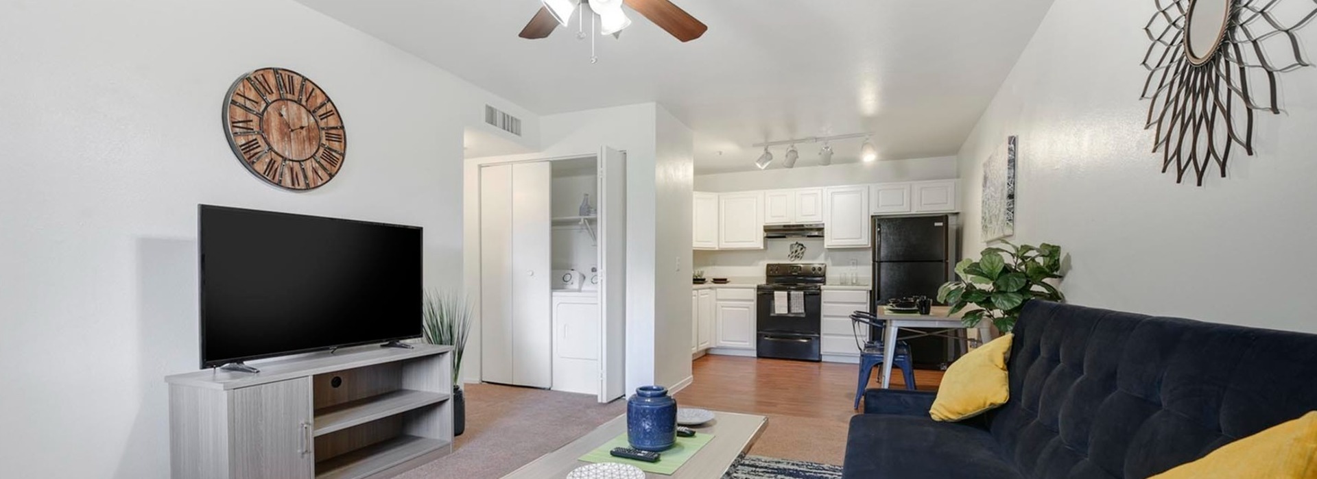Commons at Sawmill Living Room and Kitchen