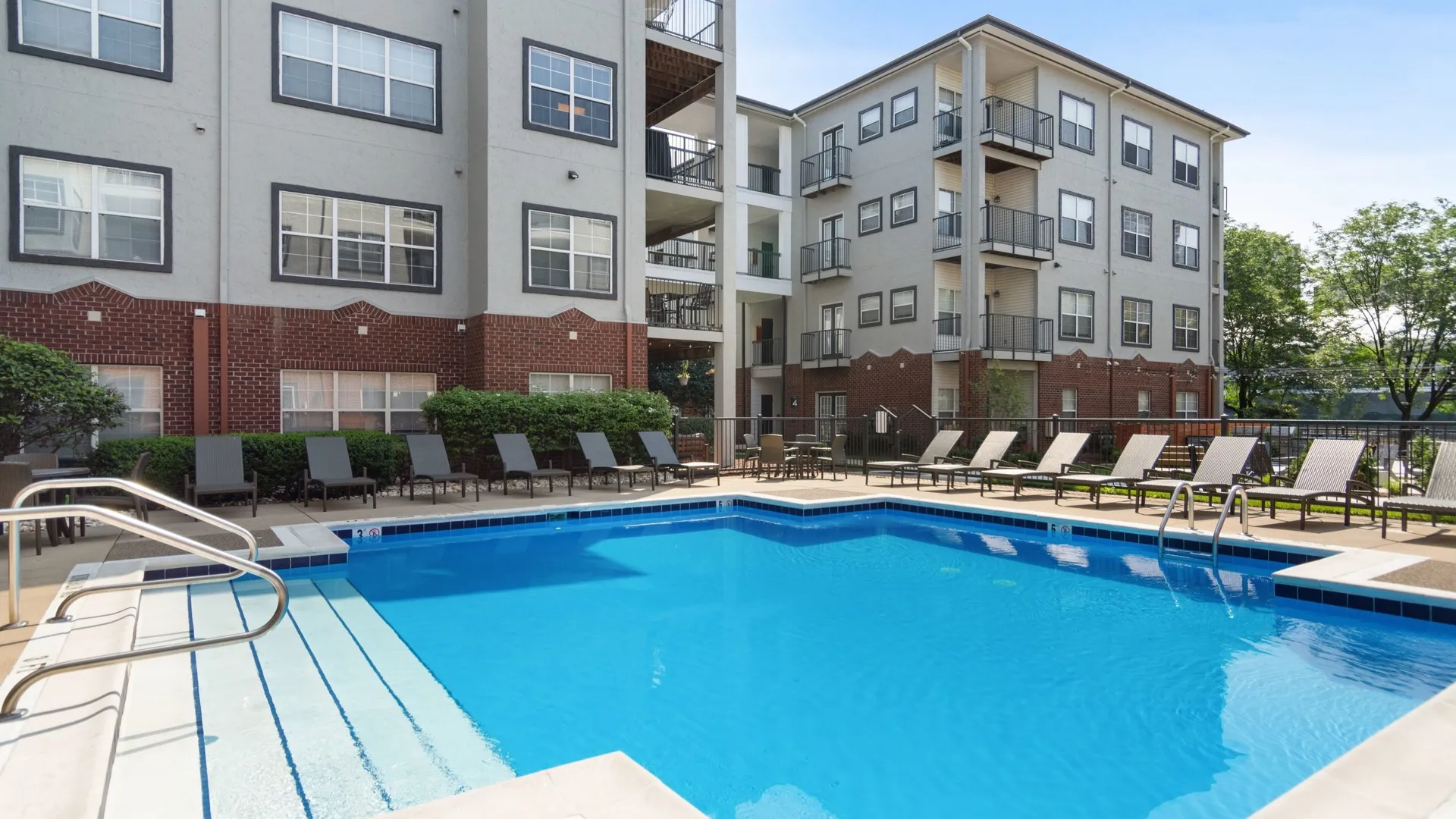 Bracken House - Resort-Style Pool