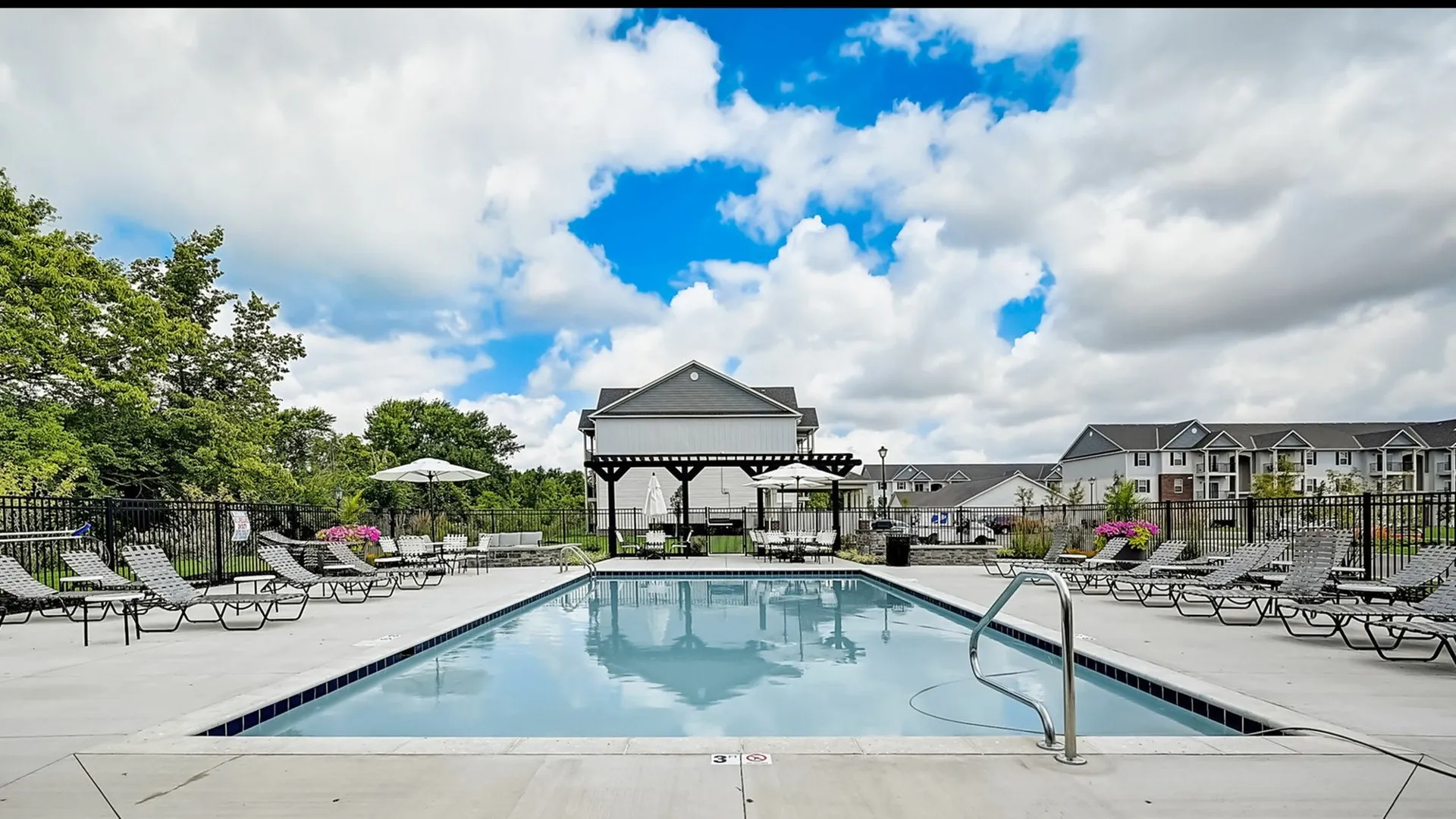 Madison House - Resort-Style Pool