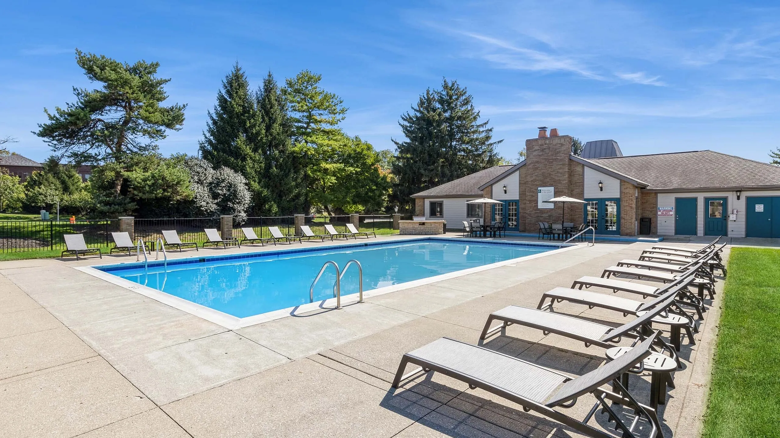 250 High - Outdoor Pool Area