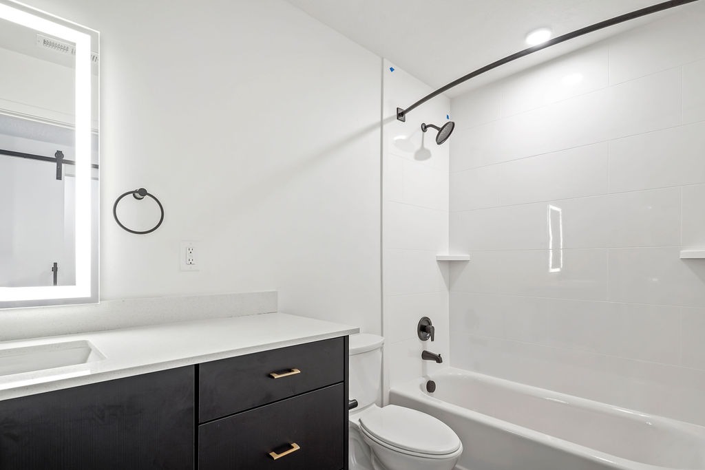 343 apartments slc A4 Bathroom 2
