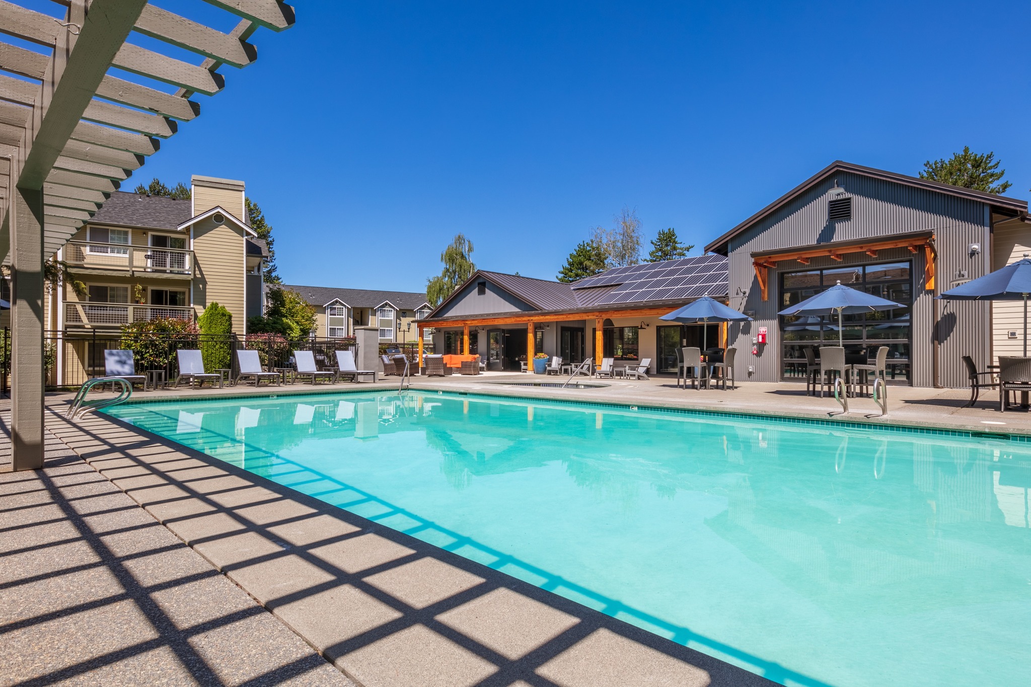 Seasonal Outdoor Pool | Apartments in Lakewood WA | Citizen & Oake