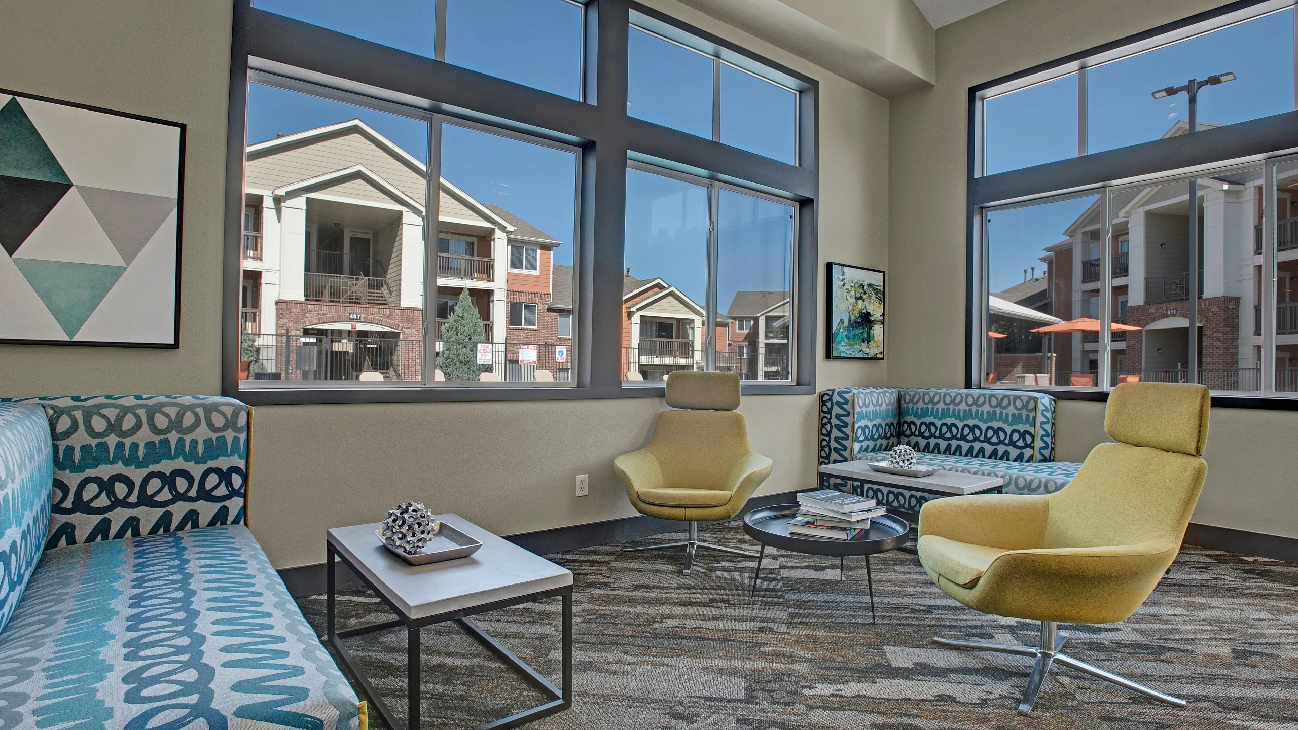 Contemporary Lounge Area | The Bluffs at Castle Rock Apartments