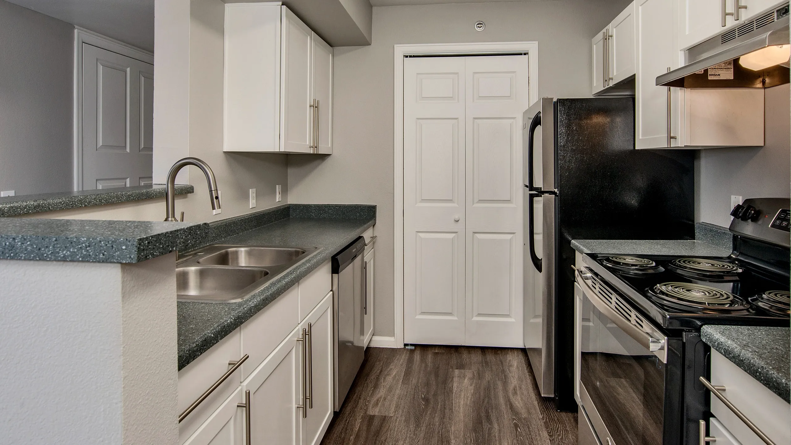 Sleek Modern Kitchen |  The Bluffs at Castle Rock Apartments