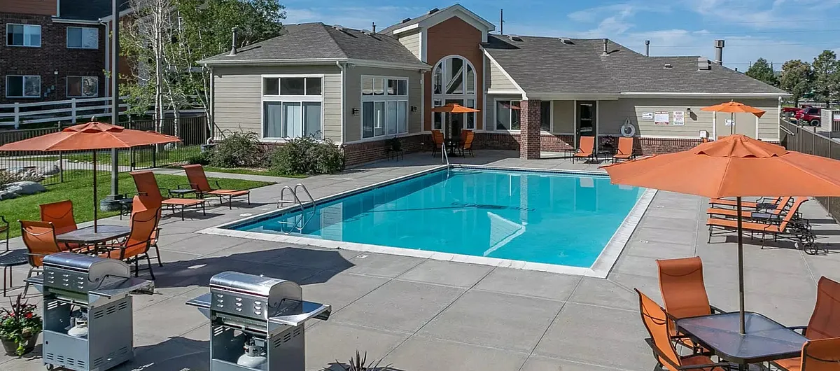 Pool | The Bluffs at Castle Rock Apartments