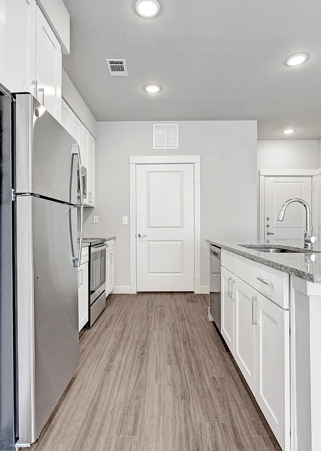 Modern Kitchen | Brightleaf at Lakeline Apartments