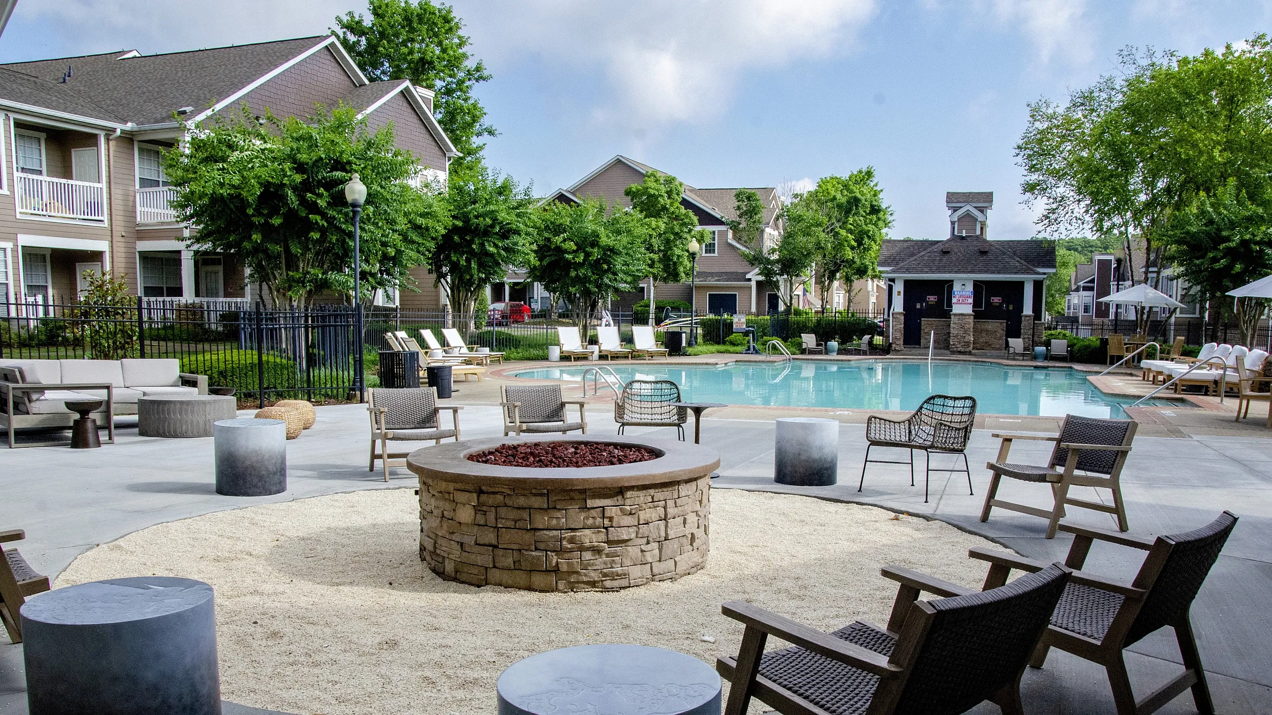 Pool | The Hamptons at Woodland Point Apartments