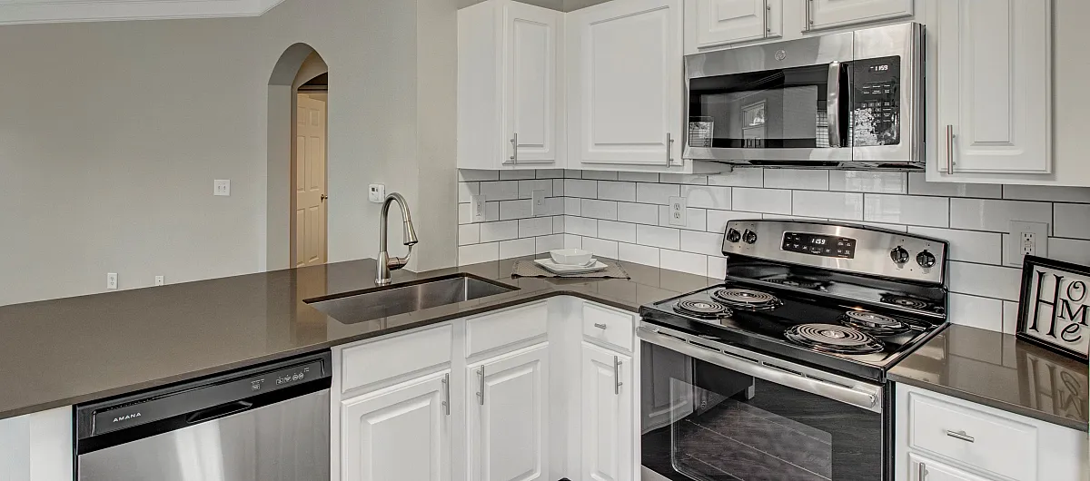 Kitchen |  Hamptons at Woodland Pointe Apartments