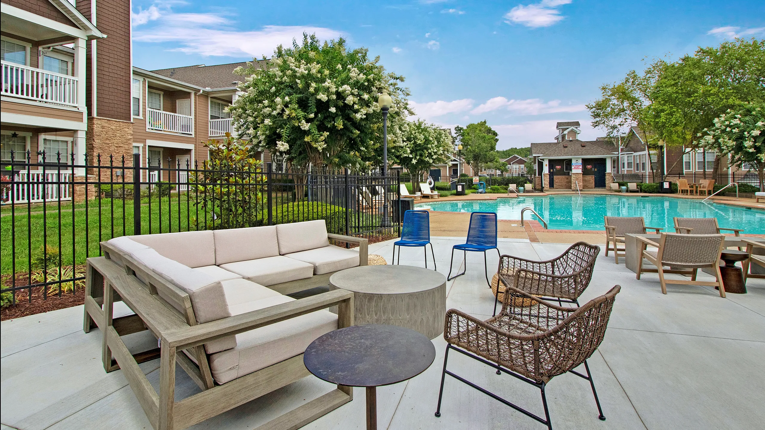 Poolside | The Hamptons at Woodland Point Apartments