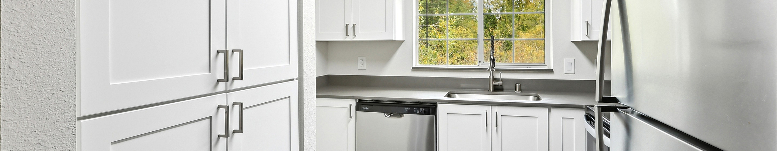 Kitchen | Charter Club Apartments