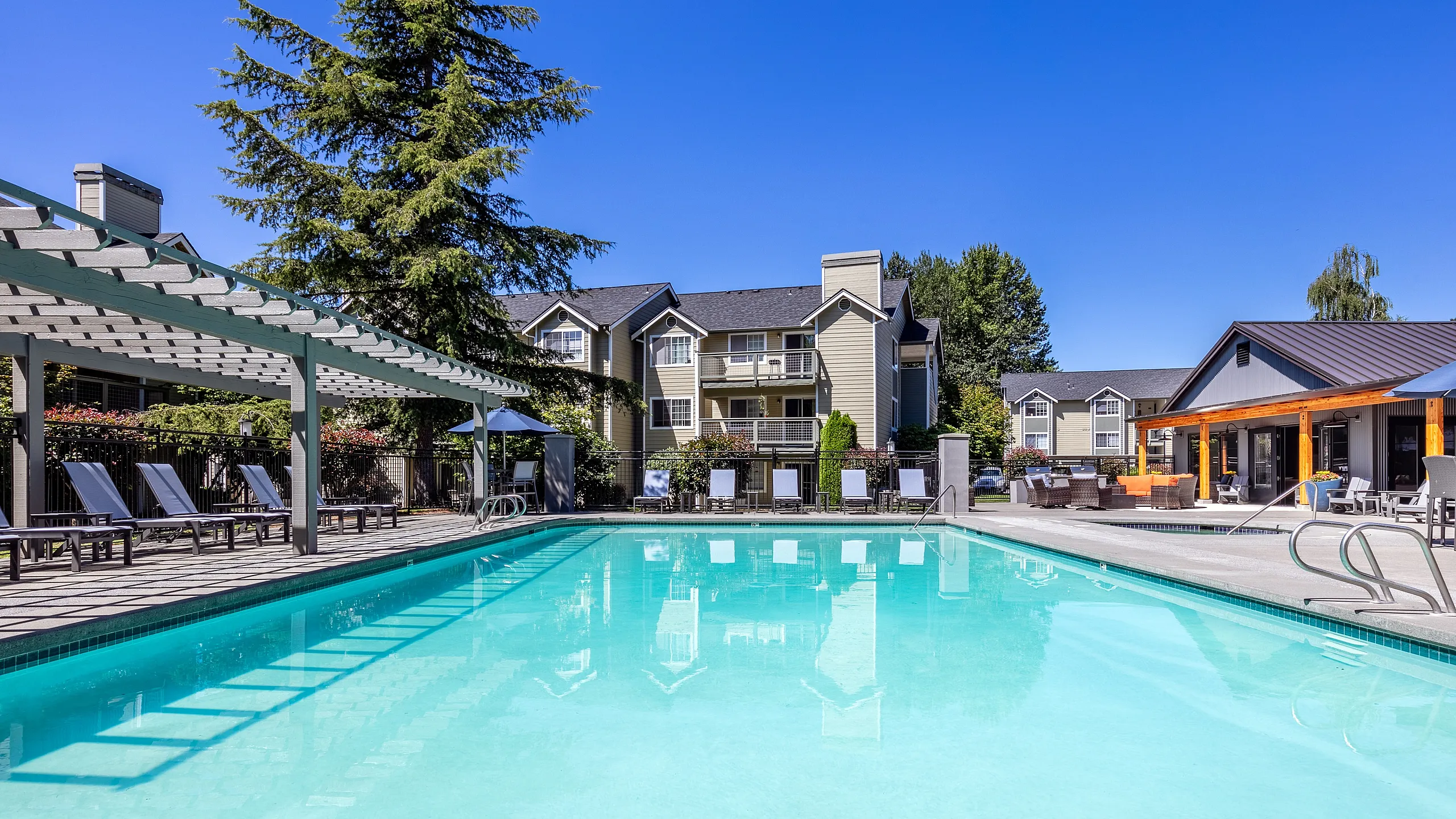 Pool | Citizen & Oake Apartments