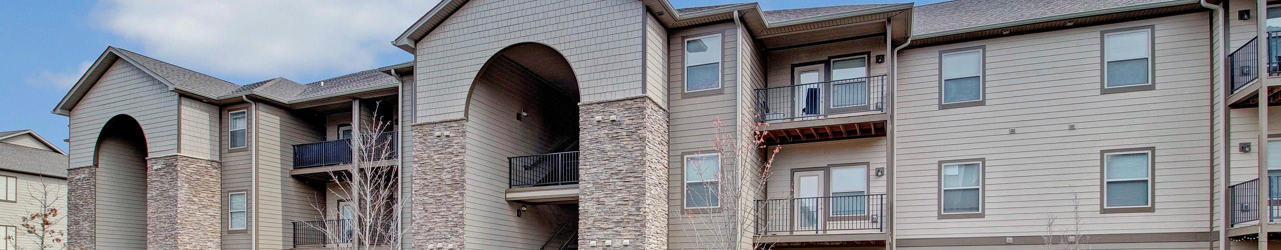Community Exterior | Merchants Walk Apartments