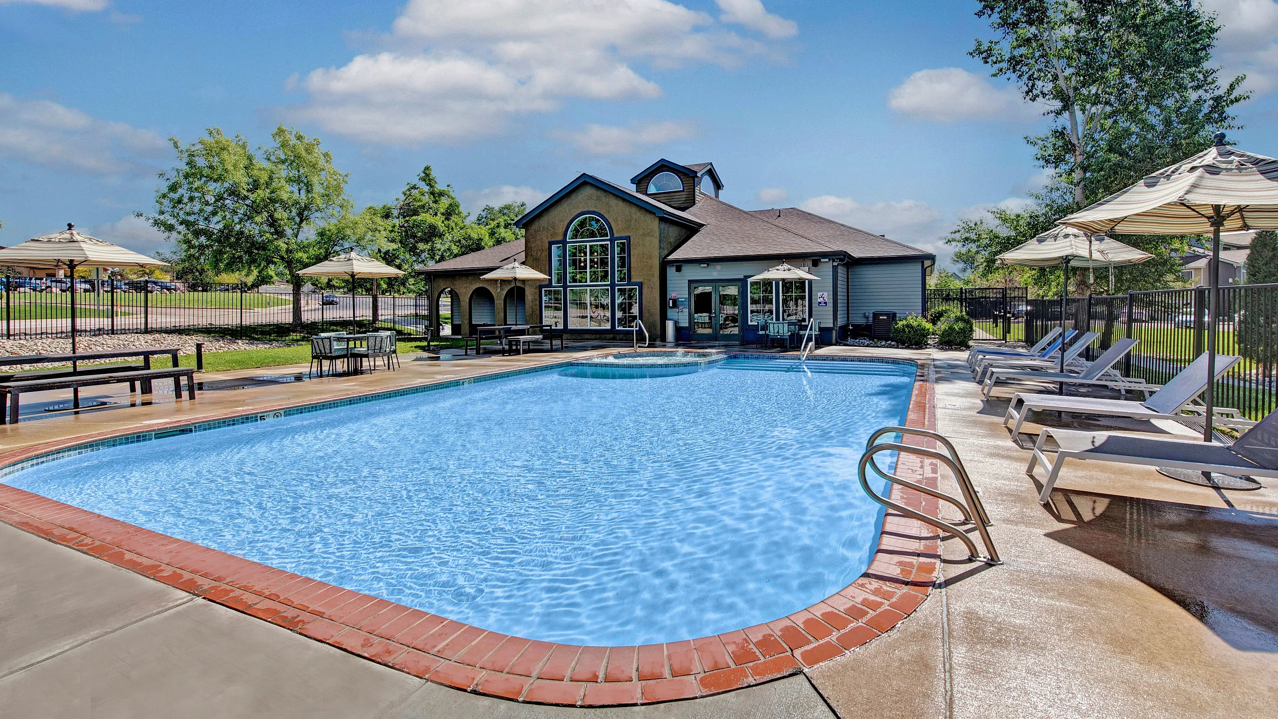 Outdoor Pool | The Willows at Printers Park