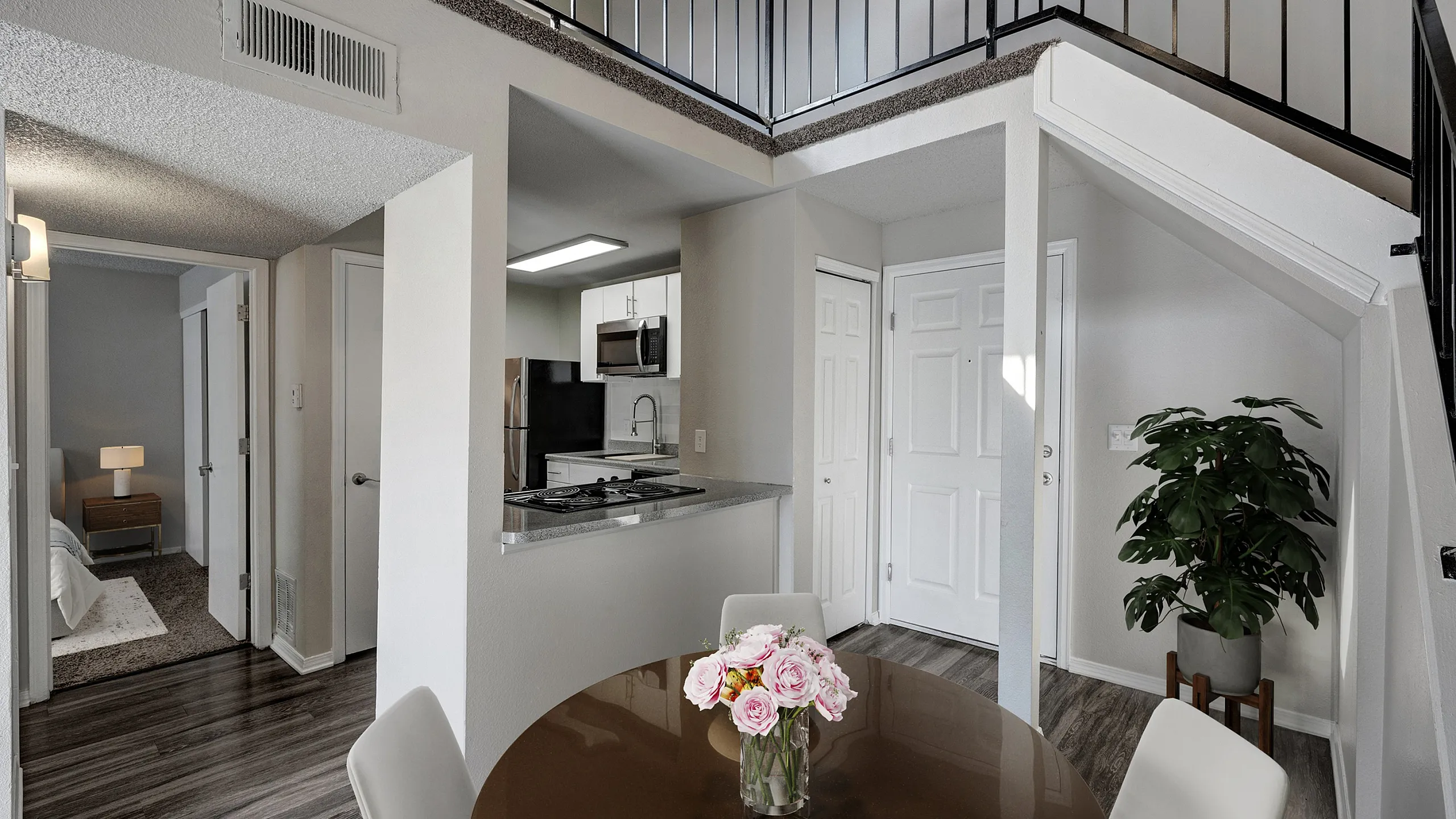Dining Area | Summit Riverside Apartments
