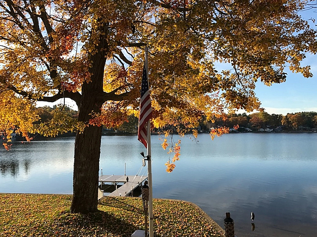 Beaver Lake and Gallien's Town Beach near Aladdin Village apartments in Derry, NH