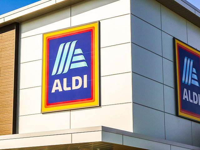 Aldi grocery store near Westgate Arms apartments in Salem, NH