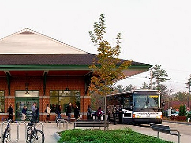 Boston Express bus service near Westgate Arms apartments in Salem, NH