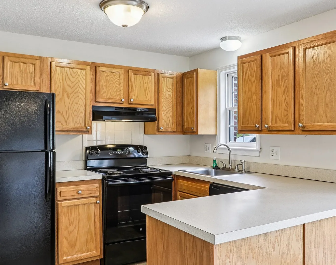 Meadowbrook Village - Modern Kitchen