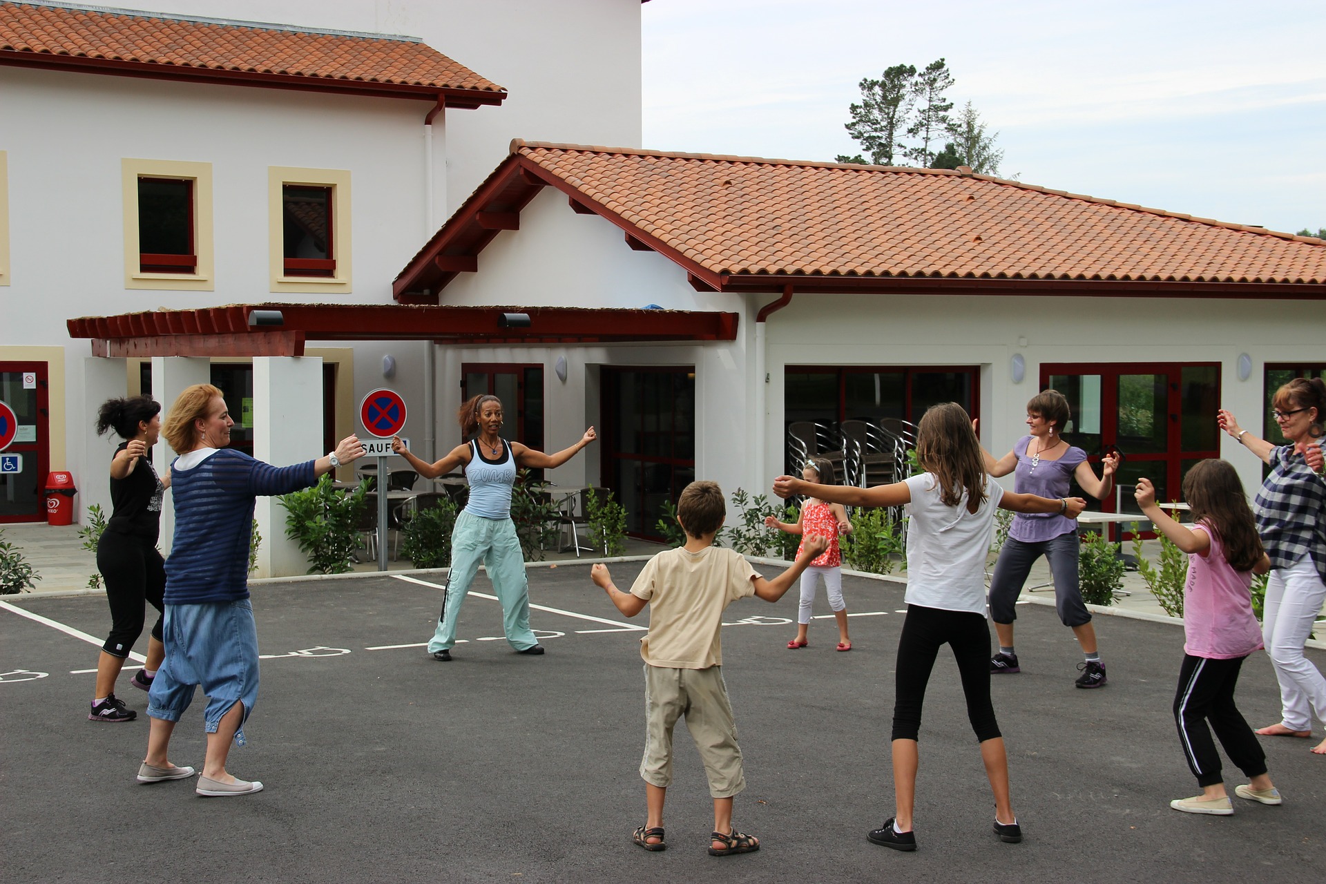 \"zumba-368369_1920\"