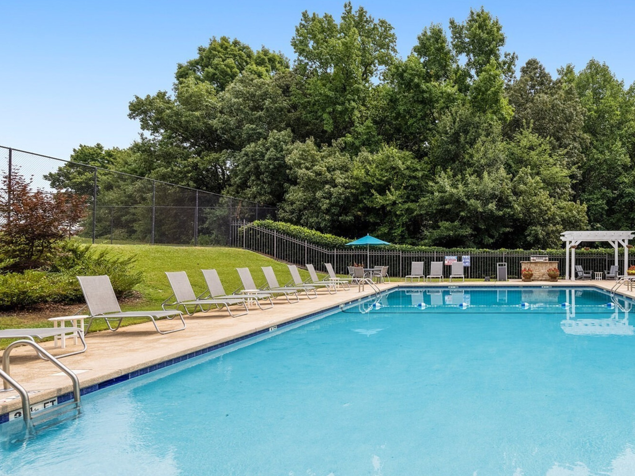 View Photos & Take A Virtual Tour | Chimneys of Greenville