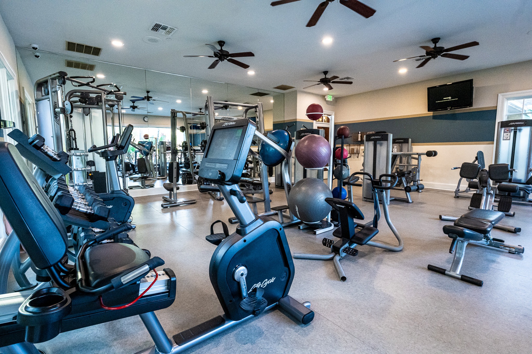 Tampa Apartments for Rent | The Lodge at Lakecrest Photos