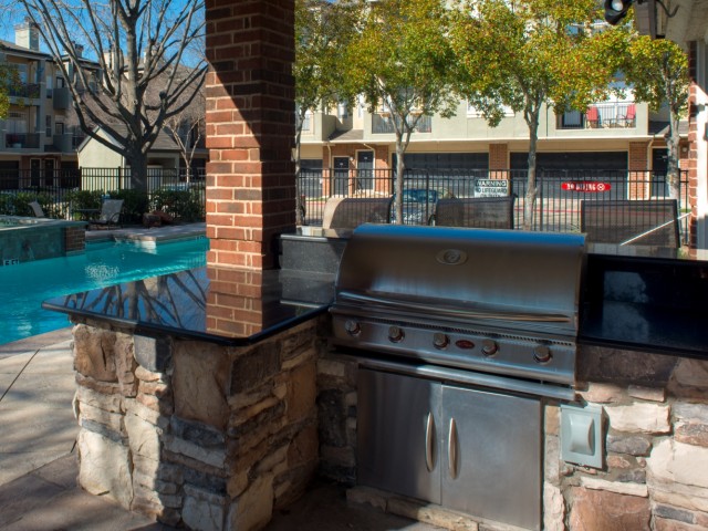 Carriage Homes Apartments| Dallas, Texas| Outdoor Kitchen