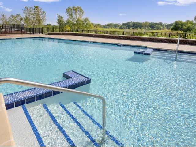 Image of Swimming pool with spacious sundeck for Deer Park Crossing (Closed)