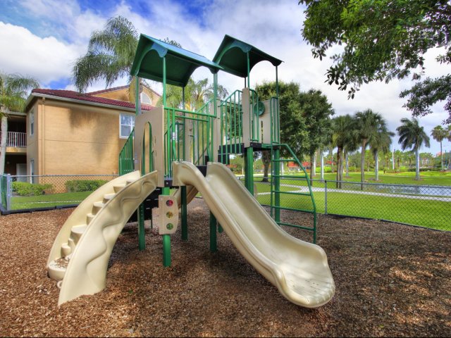 Apartments in Palm Beach Gardens FL| Mira Flores Luxury Apartment Homes