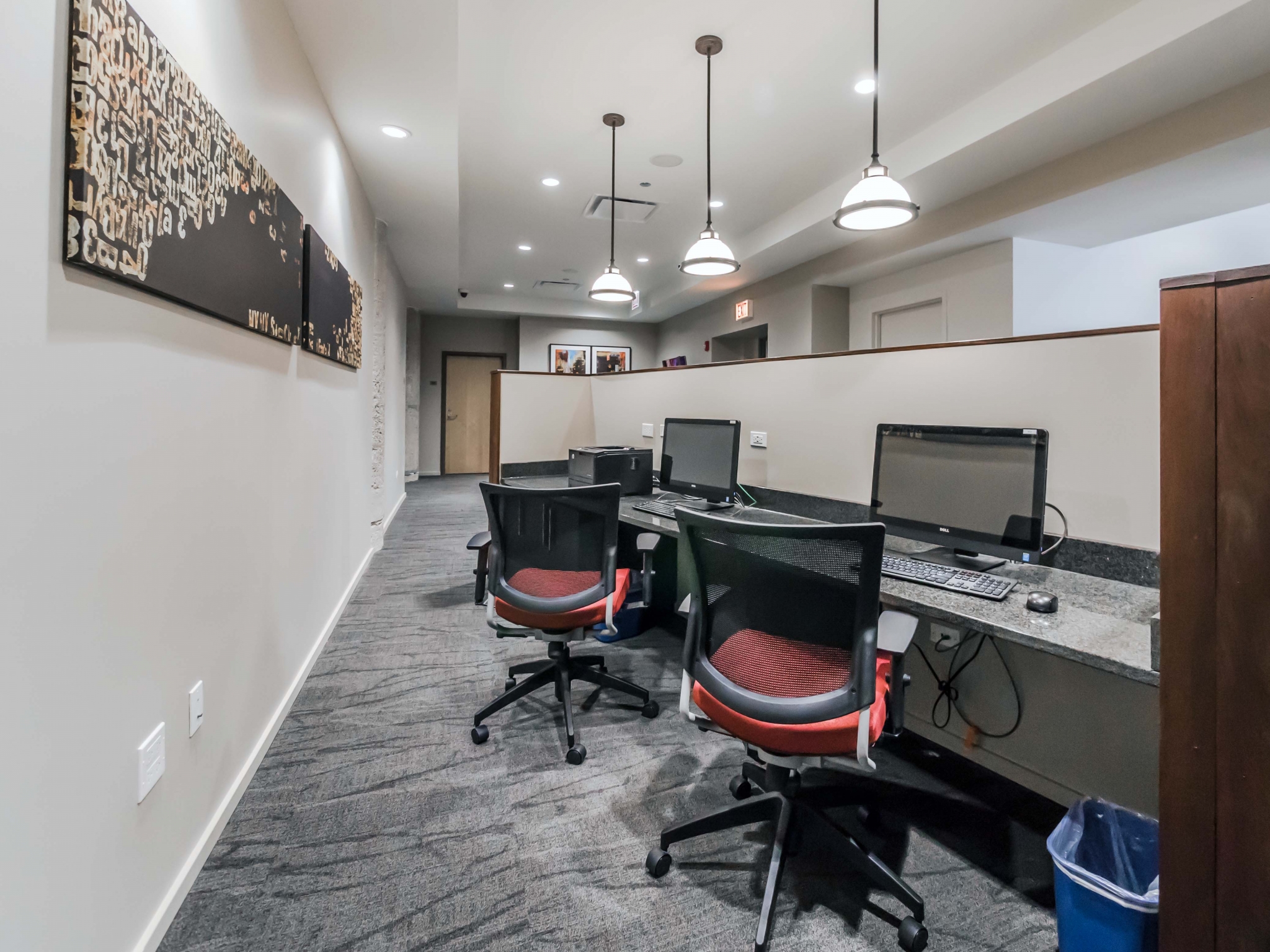 Community Business Center | Apartments in Chicago, IL | Circa 922