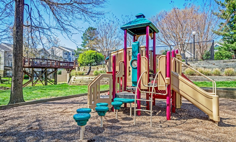 Community Children\'s Playground | Apartment Homes in Centreville, VA | Bent Tree
