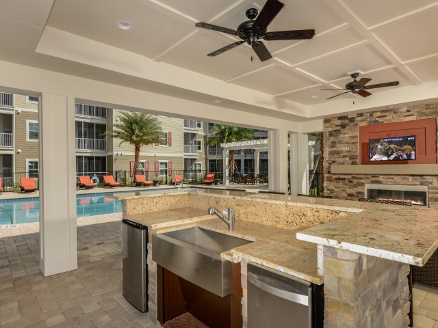 Outdoor Kitchen with Grilling Station l Monterey Pointe