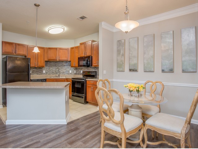 Image of Elegant Crown Molding & Chair Railing for Reserve Bartram Springs (Closed)