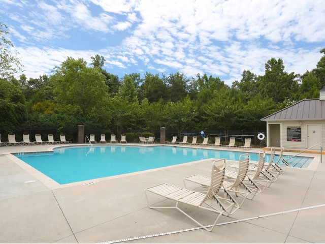 Image of Sparkling Pool & Splash Pad for The Fields McEver (Closed)
