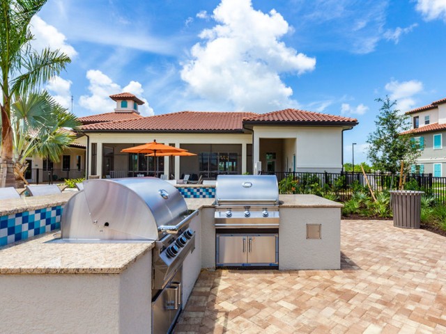Treviso Grand Apartments - North Venice, Florida outdoor kitchen with grills