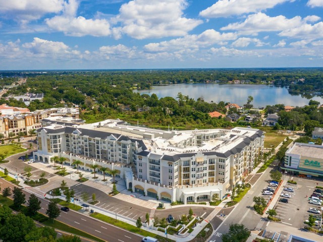 400 north apartments Maitland Florida view of community from above with adjacent lake
